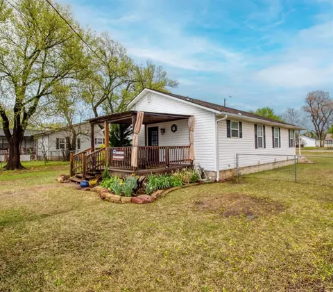 1609 N Jim Thorpe Blvd, Prague, OK 74864