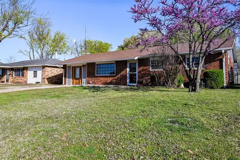 1005 Sunset Cir, Yale, OK 74085