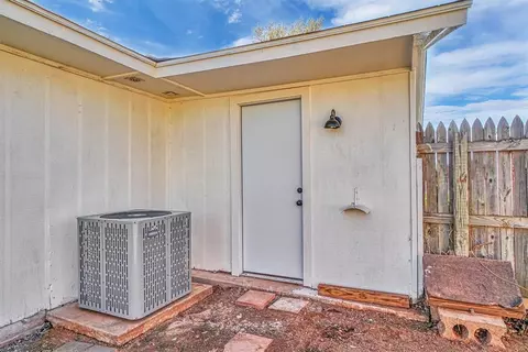 812 N Chalmers St, Altus, OK 73521 photo 26
