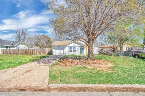 812 N Chalmers St, Altus, OK 73521