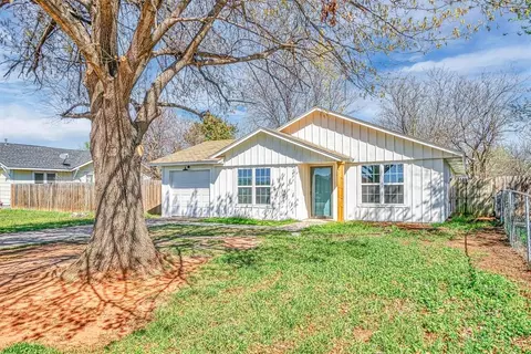 812 N Chalmers St, Altus, OK 73521 photo 2
