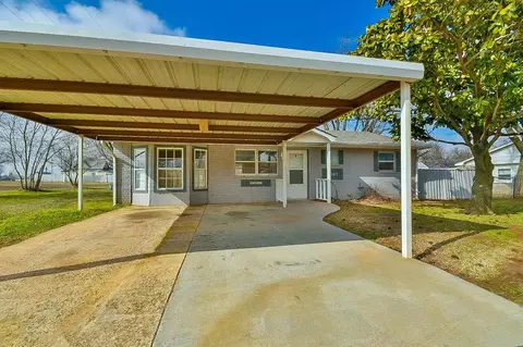 13 NW 6 Th St, Tuttle, OK 73089 photo 2