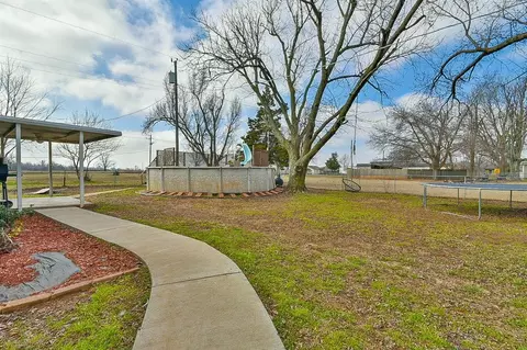 13 NW 6 Th St, Tuttle, OK 73089 photo 5