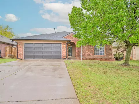 317 SE 23rd St, Moore, OK 73160