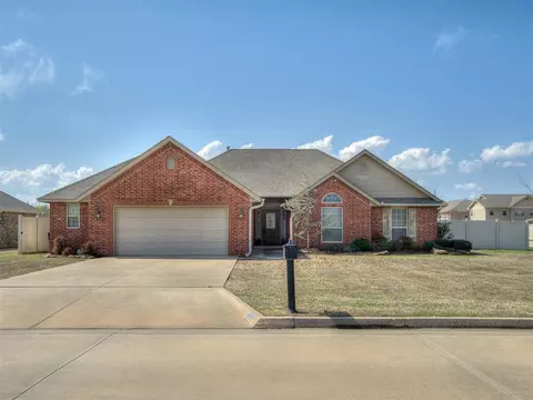 1816 Lantana Ct, Shawnee, OK 74804