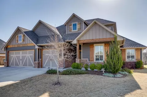 2916 Hunter Crest Dr, Edmond, OK 73034
