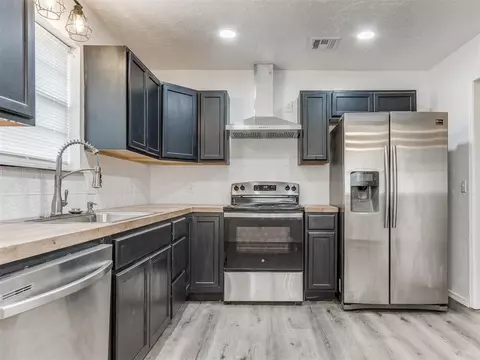 501 S Patterson Dr, Moore, OK 73160 photo 4