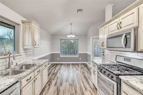 1809 Meadow Run Dr, Moore, OK 73160 photo 6