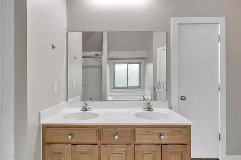 1809 Meadow Run Dr, Moore, OK 73160 photo 10