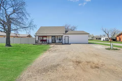 111 N Grand Ave, Willow, OK 73673