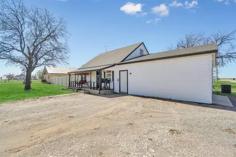 111 N Grand Ave, Willow, OK 73673 photo 2