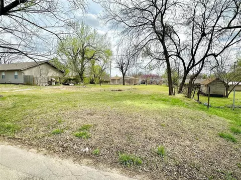 1317 E Moses St, Cushing, OK 74023