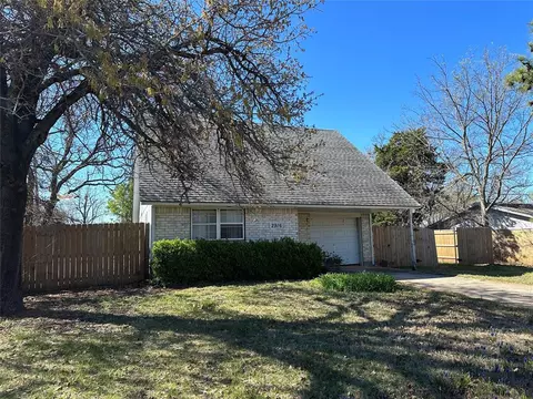 2916 Birch Ln, Edmond, OK 73034