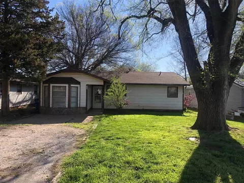 307 N 6th St, Noble, OK 73068