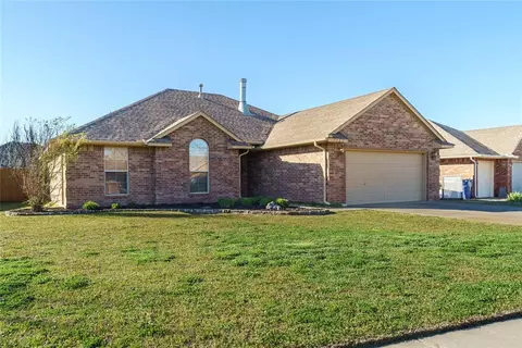 1220 W Griggs Way, Mustang, OK 73064