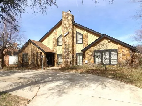 8101 Brownsville Ln, Bethany, OK 73008