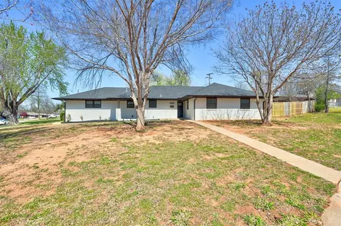 3300 Meadowbrook Dr, Midwest City, OK 73110