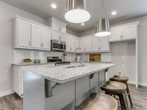16200 Brenton Hills Ave, Edmond, OK 73013