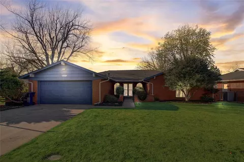 8041 Willow Creek Blvd, Oklahoma City, OK 73162