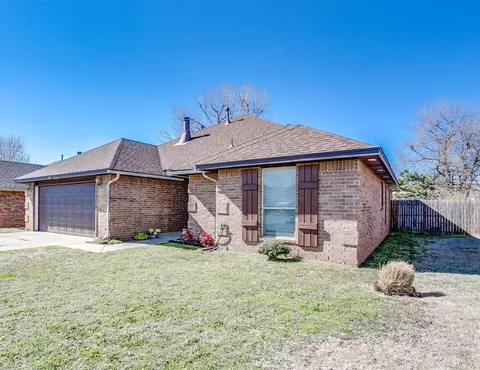 1221 W Griggs Way, Mustang, OK 73064
