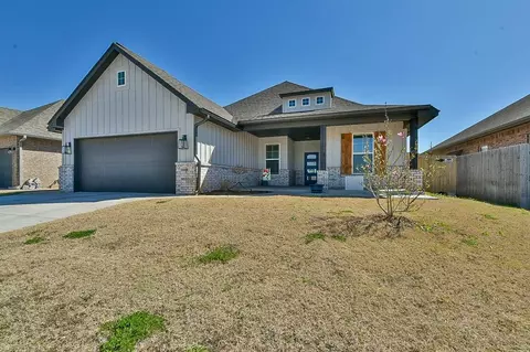10820 NW 27th St, Yukon, OK 73099