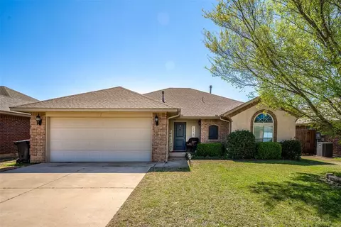 604 Apple Tree Ln, Moore, OK 73160 photo 2