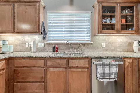 604 Apple Tree Ln, Moore, OK 73160 photo 16