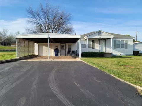 604 Winona Blvd, Lindsay, OK 73052
