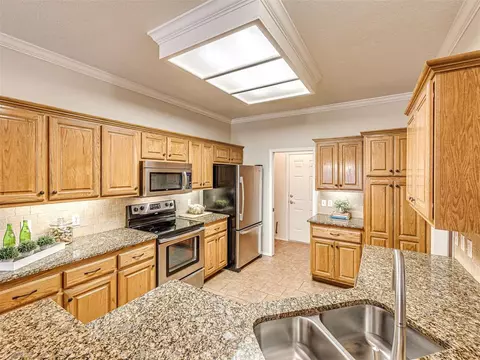 209 Woodbridge Cir, Edmond, OK 73012