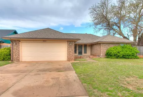 2821 Countrywood Ln, Edmond, OK 73012