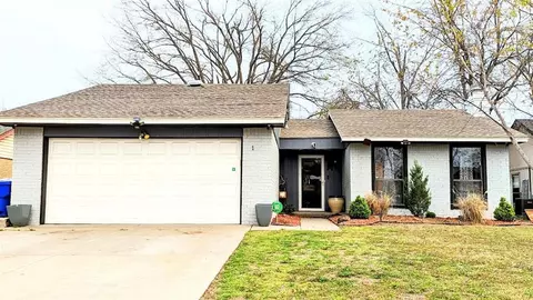 2125 Whiteoak Cir, Norman, OK 73071