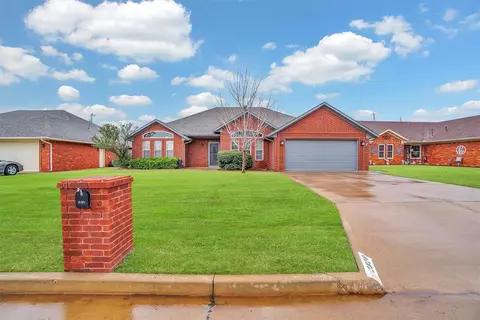 2820 N Towne Dr, Altus, OK 73521