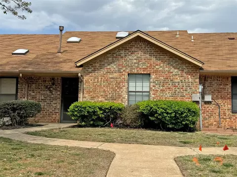 8811 Fairfield Greens Dr, Midwest City, OK 73110