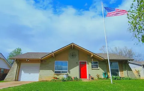 703 Sunset Dr, Edmond, OK 73003