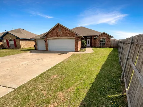 904 NE 26th Ct, Moore, OK 73160