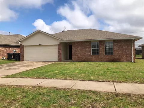 1609 Queensbury, Moore, OK 73170