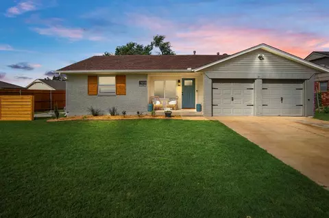 1013 Penn Ln, Moore, OK 73160