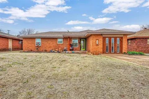 1306 N Market St, Cordell, OK 73632