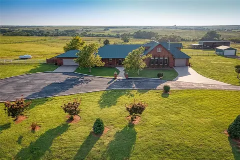 10213 73 Hwy, Canute, OK 73626