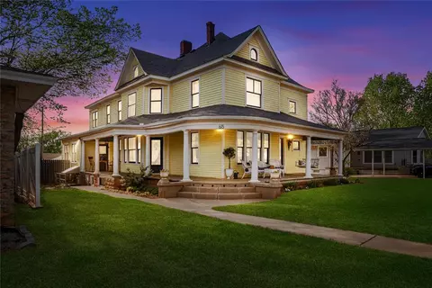 615 N Broadway St, Weatherford, OK 73096