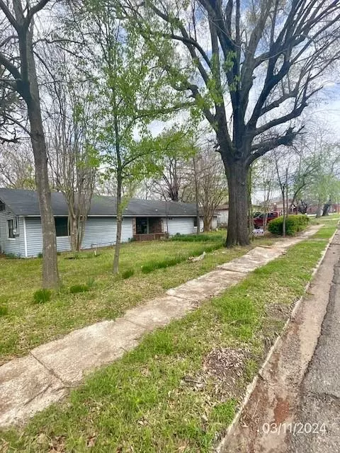 401 NE 3rd St, Idabel, OK 74745 photo 2