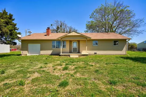 10215 N 3570 Rd, Prague, OK 74864