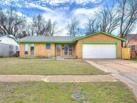 812 Meadowgreen Dr, Midwest City, OK 73110