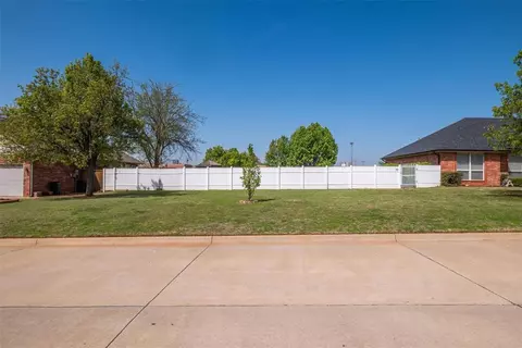 Woodcreek Court, Warr Acres, OK 73122