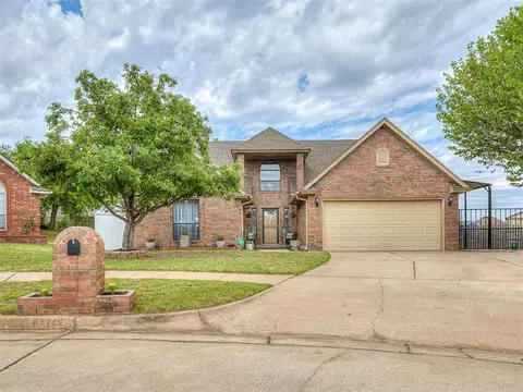 1305 SE 2nd St, Moore, OK 73160