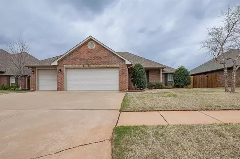15717 Creek Heights Dr, Edmond, OK 73013