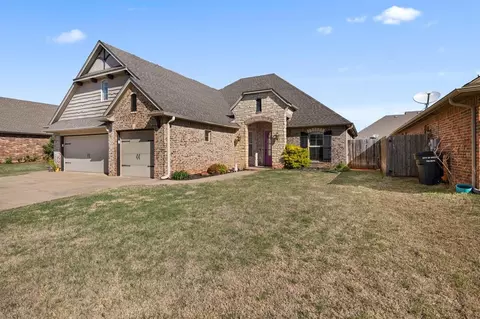 2509 SE 13th St, Moore, OK 73160