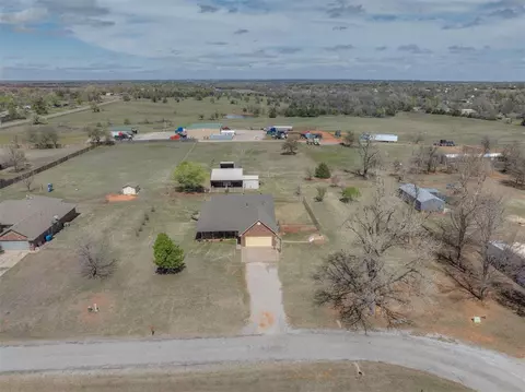 2310 Walnut Dr, Tuttle, OK 73089 photo 2