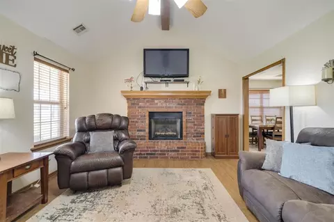 2310 Walnut Dr, Tuttle, OK 73089 photo 7