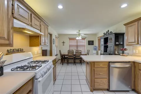 2310 Walnut Dr, Tuttle, OK 73089 photo 16